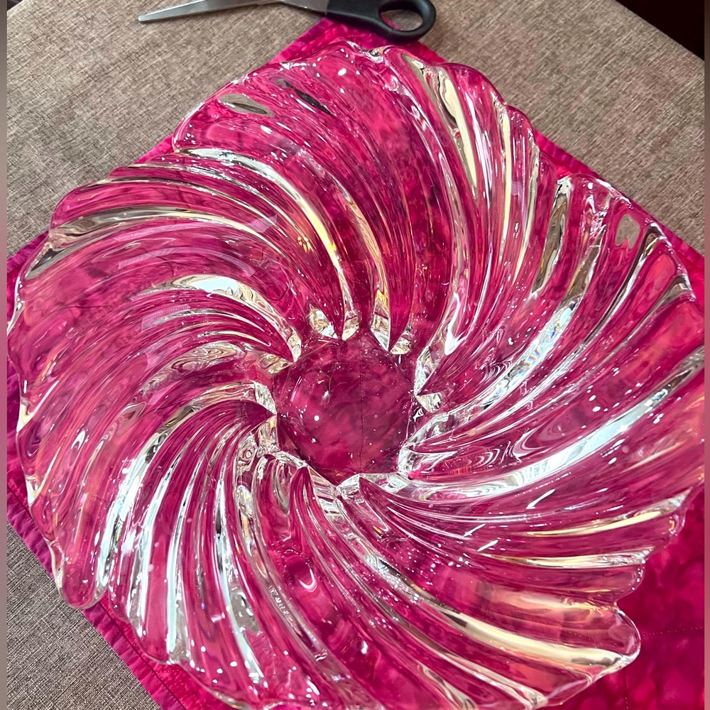 Swirl centerpiece crystal bowl